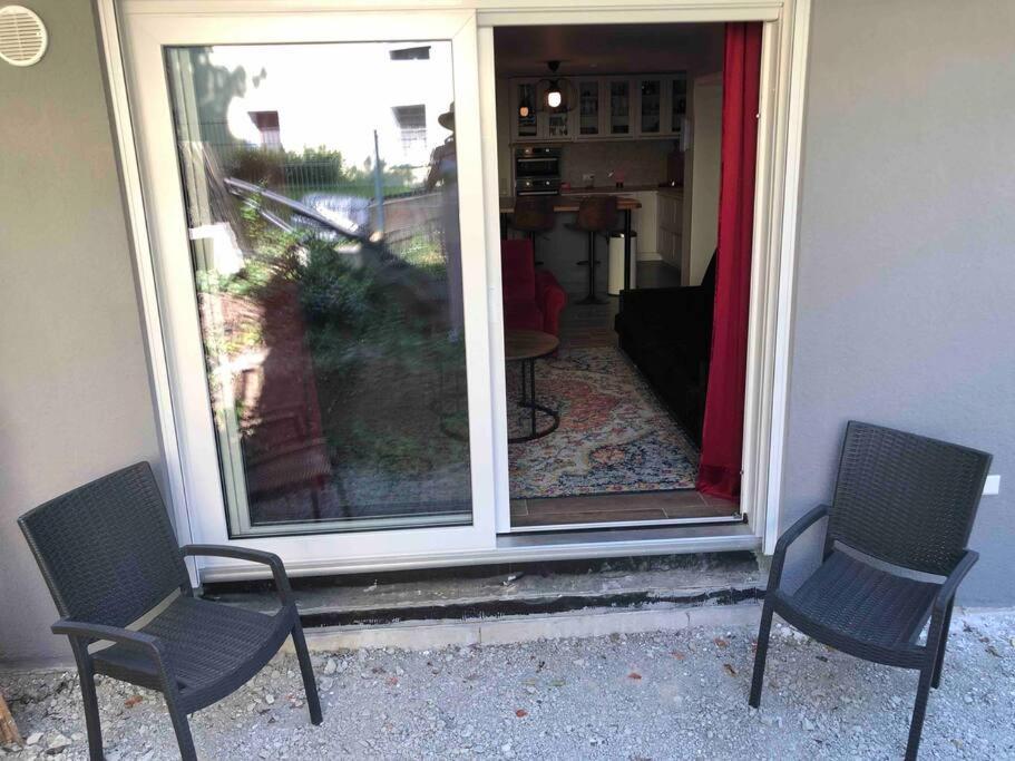 Stylisches Maybach Appartement Mit Terrasse Fuer 5 Personen, 5 Betten, Grosse Kochinsel, Homeoffice Mit 250Mbit Wlan Aidlingen Luaran gambar