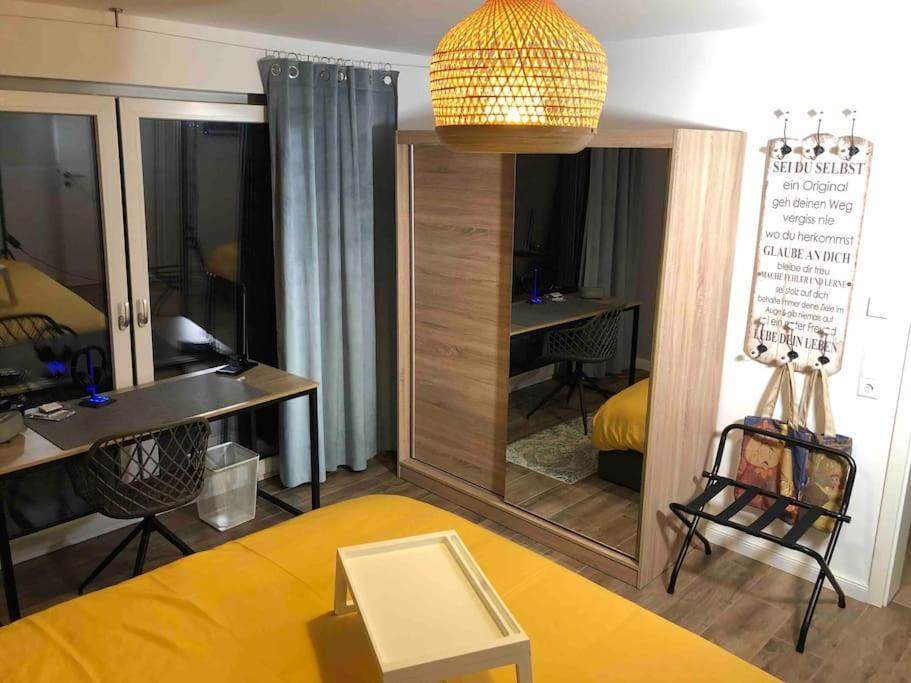 Stylisches Maybach Appartement Mit Terrasse Fuer 5 Personen, 5 Betten, Grosse Kochinsel, Homeoffice Mit 250Mbit Wlan Aidlingen Luaran gambar