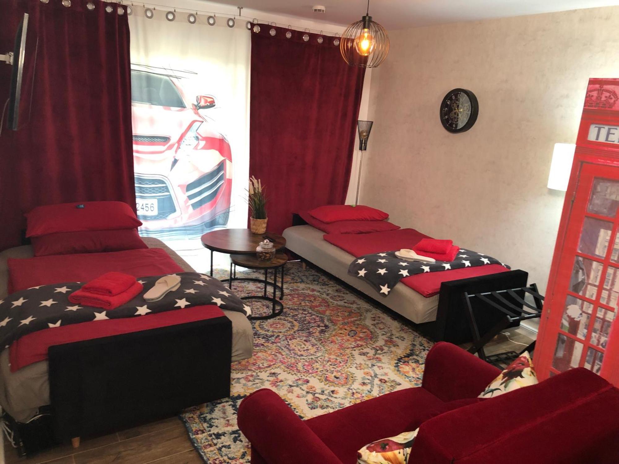 Stylisches Maybach Appartement Mit Terrasse Fuer 5 Personen, 5 Betten, Grosse Kochinsel, Homeoffice Mit 250Mbit Wlan Aidlingen Luaran gambar