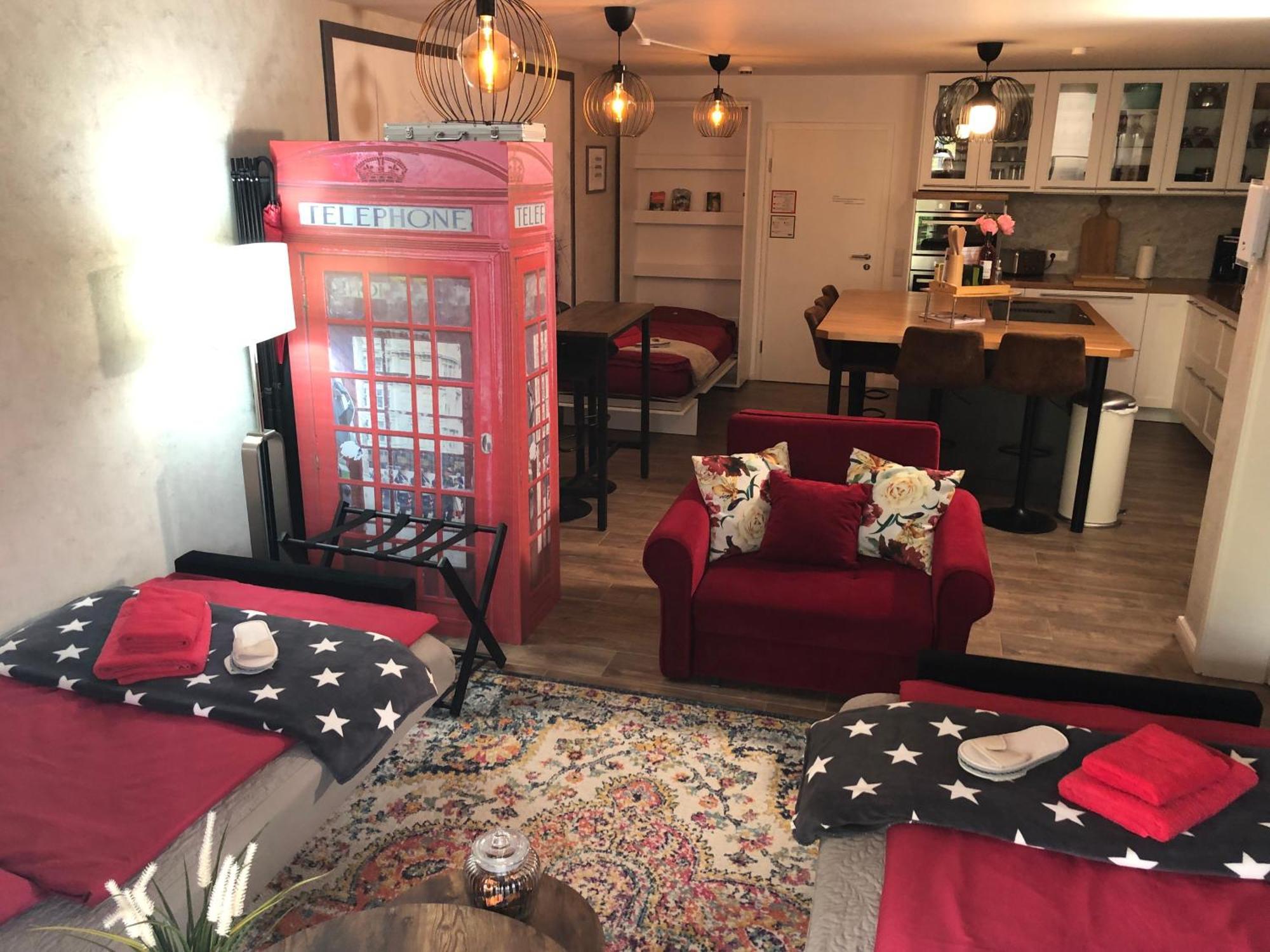 Stylisches Maybach Appartement Mit Terrasse Fuer 5 Personen, 5 Betten, Grosse Kochinsel, Homeoffice Mit 250Mbit Wlan Aidlingen Luaran gambar