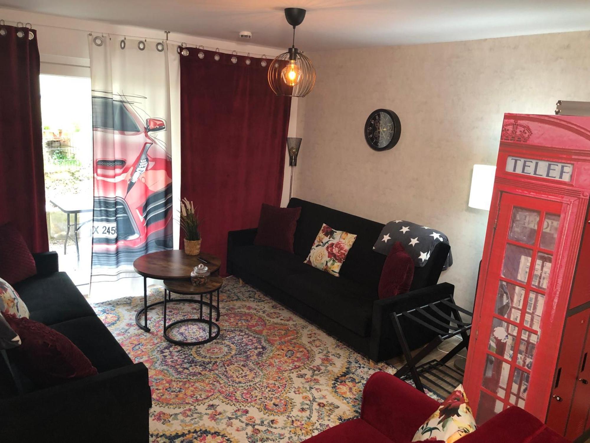 Stylisches Maybach Appartement Mit Terrasse Fuer 5 Personen, 5 Betten, Grosse Kochinsel, Homeoffice Mit 250Mbit Wlan Aidlingen Luaran gambar